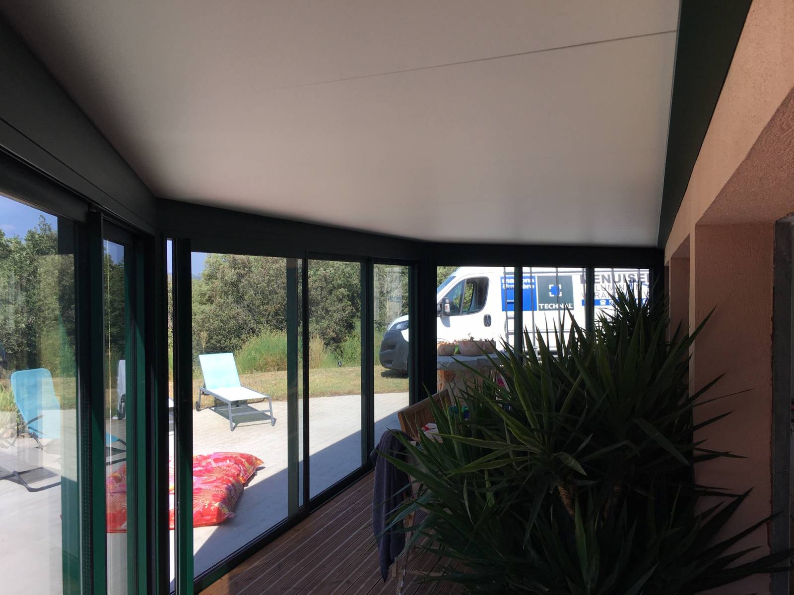 Fourniture et installation d'une véranda aluminium sur mesure à Saint-Maximin-La-Sainte-Baume dans le var