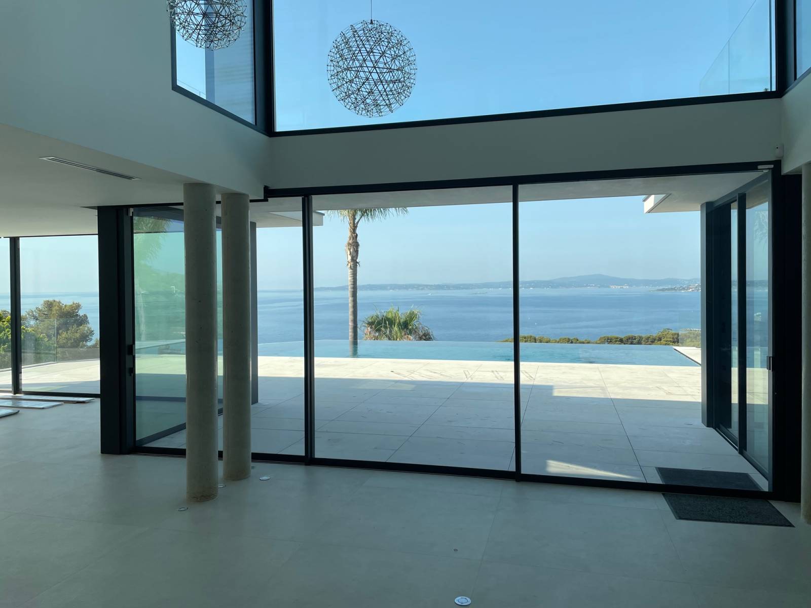 Projet résidentiel : menuiseries aluminium Technal pour villa neuve Sur Roquebrune sur argens dans le var