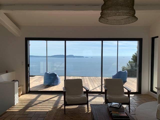 Villa neuve à Roquebrune sur Argens : menuiseries aluminium Technal sur mesure