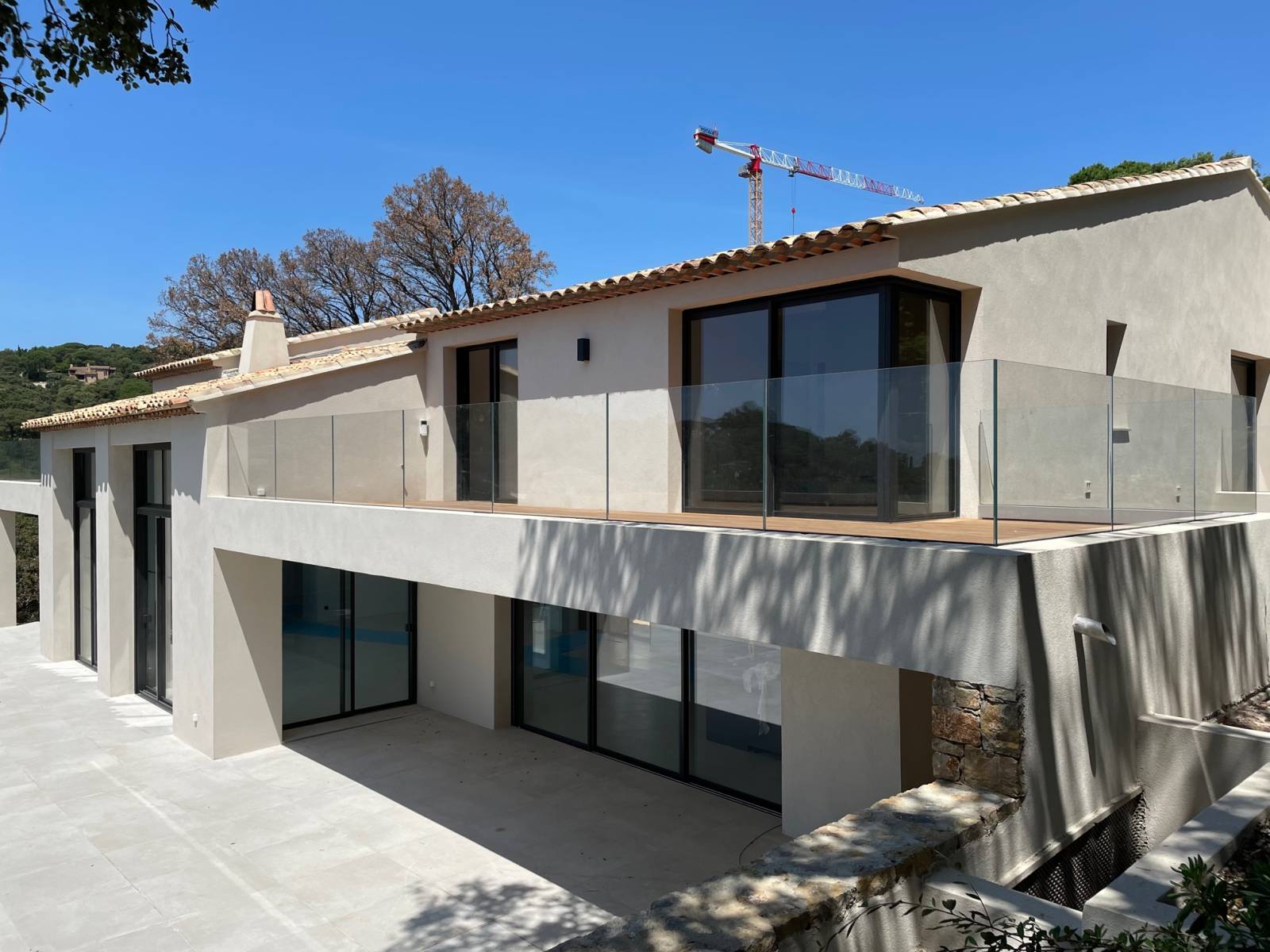 Fourniture et pose de garde - corps  sur mesure pour une villa sur la commune de Ramatuelle dans le var