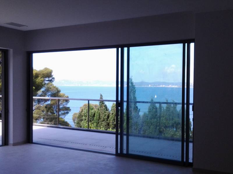 Menuiseries aluminium pour villa en rénovation : projet réalisé au Lavandou