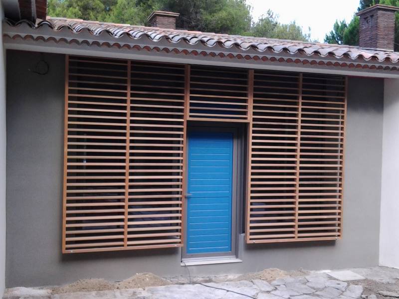 Menuiseries aluminium pour villa en rénovation : projet réalisé au Lavandou