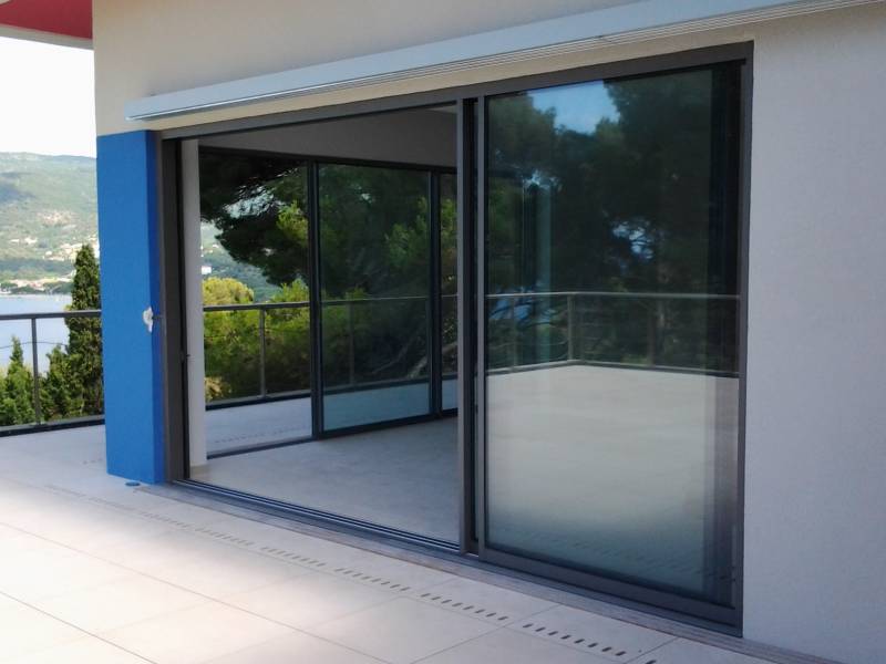 Menuiseries aluminium pour villa en rénovation : projet réalisé au Lavandou
