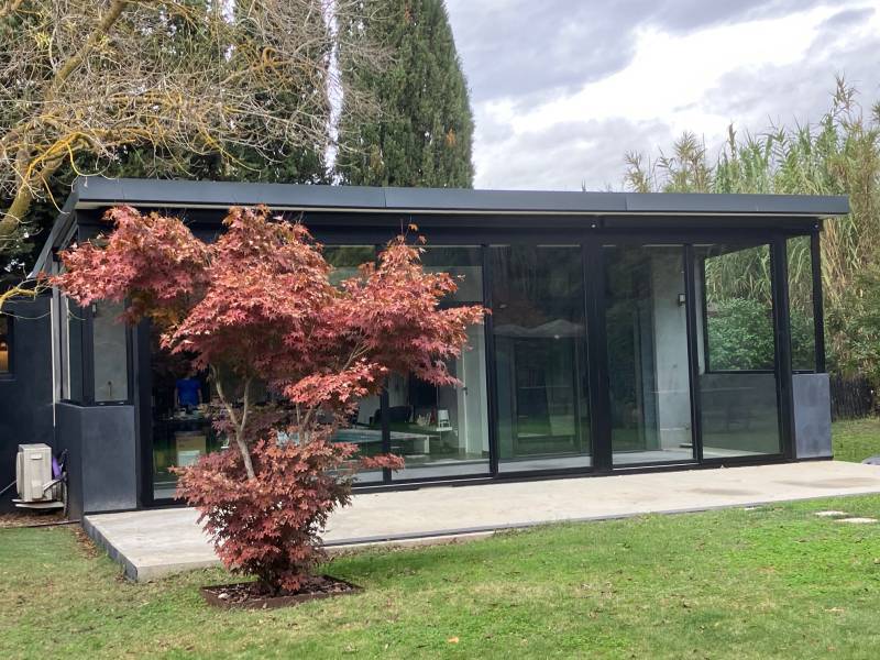 Menuiseries aluminium sur mesure pour une rénovation d’une baie vitrée dans le Var