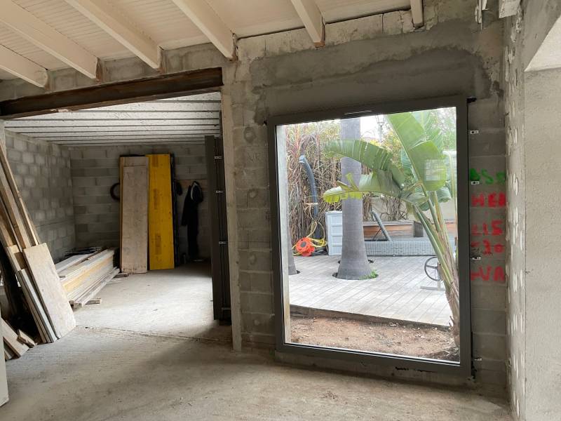 Pose de menuiseries aluminium sur mesure pour villa neuve au Pradet