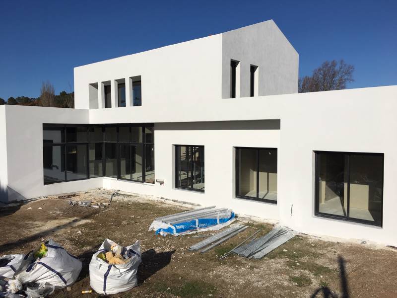 Menuiseries aluminium Technal pour une maison neuve dans le Var