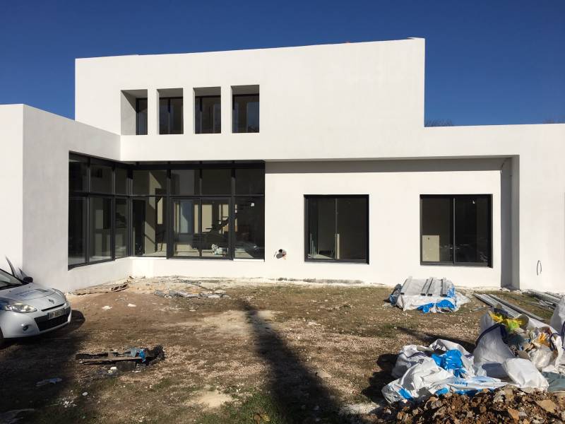 Menuiseries aluminium Technal pour une maison neuve dans le Var