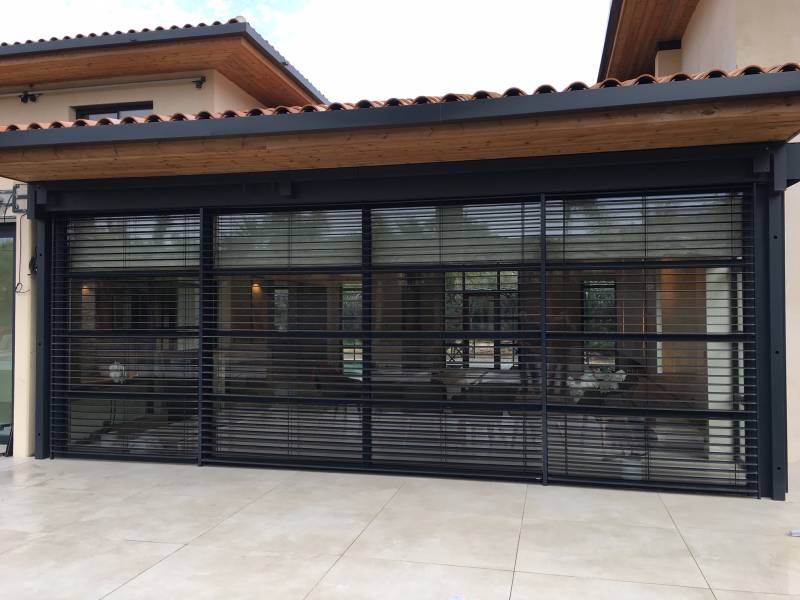 Équipement d’une villa en rénovation à Saint Tropez en menuiseries aluminium Tehnnal