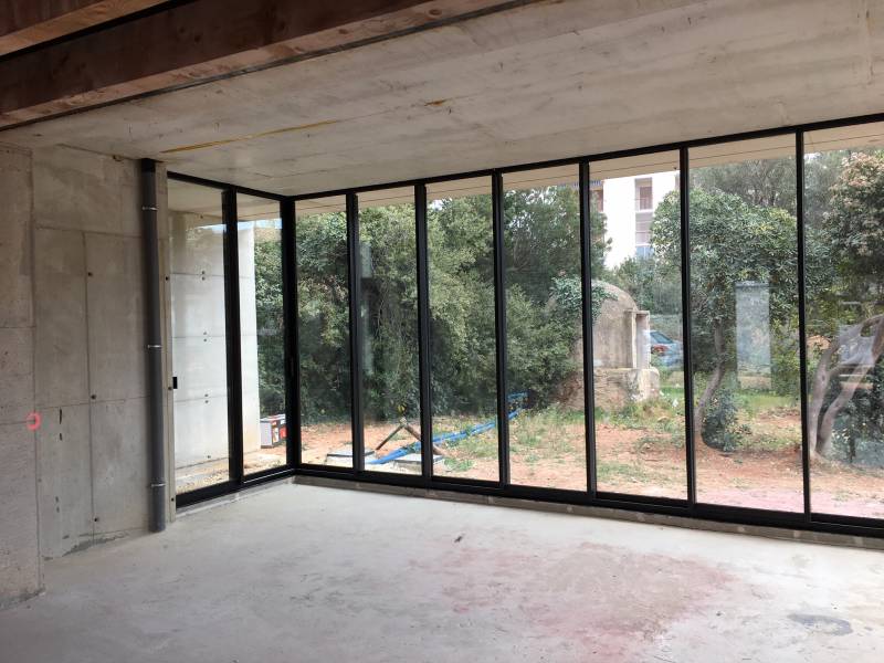 Menuiseries aluminium pour villa en réalisation : projet réalisé à Bandol