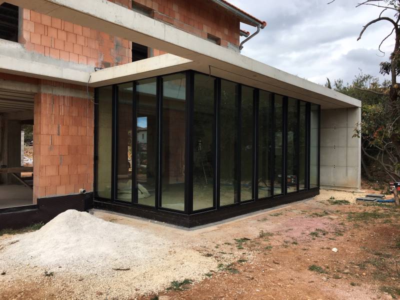 Menuiseries aluminium pour villa en réalisation : projet réalisé à Bandol