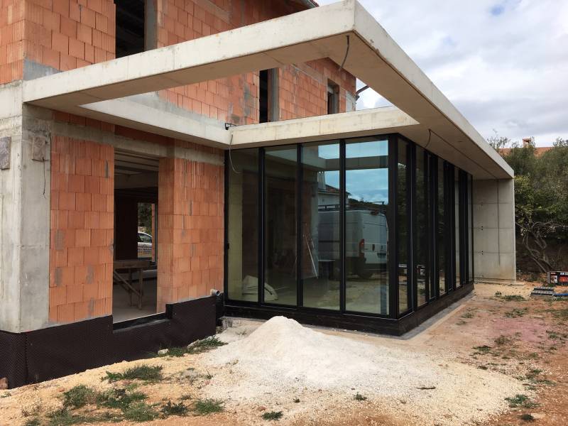 Menuiseries aluminium pour villa en réalisation : projet réalisé à Bandol