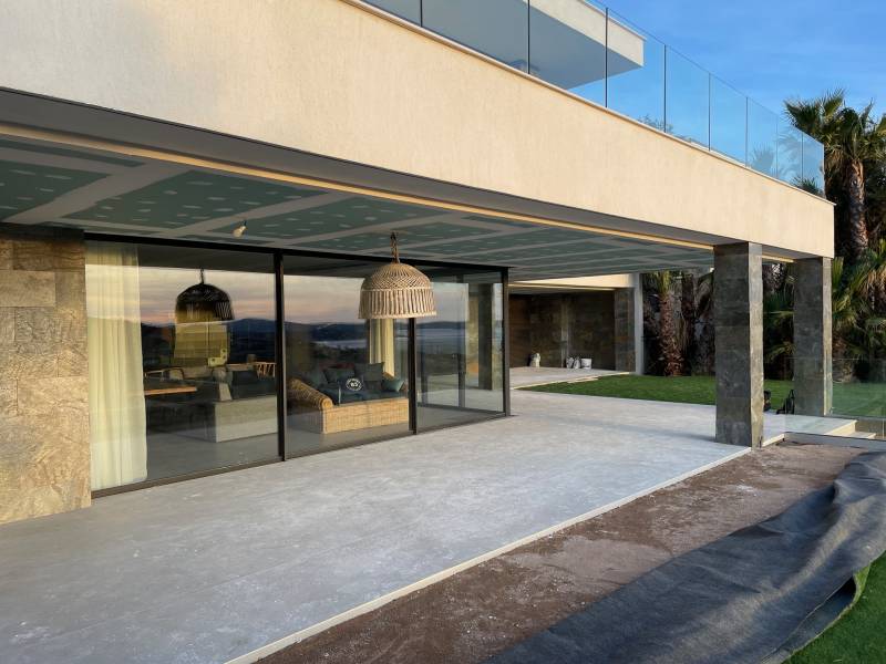 Menuiseries aluminium Technal : un projet de villa neuve sur les Issambres