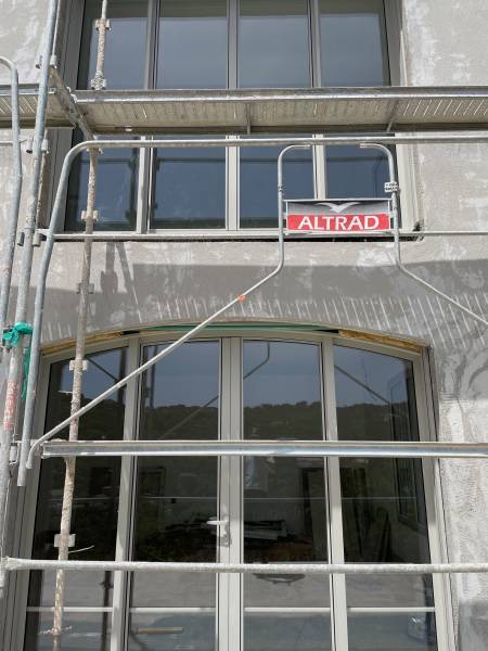 Menuiseries aluminium haut de gamme pour un projet de villa neuve à Cavalaire-sur-Mer