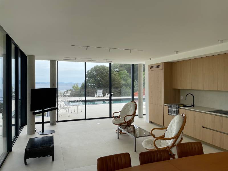 Menuiseries aluminium Technal sur mesure pour une villa contemporaine au lavandou